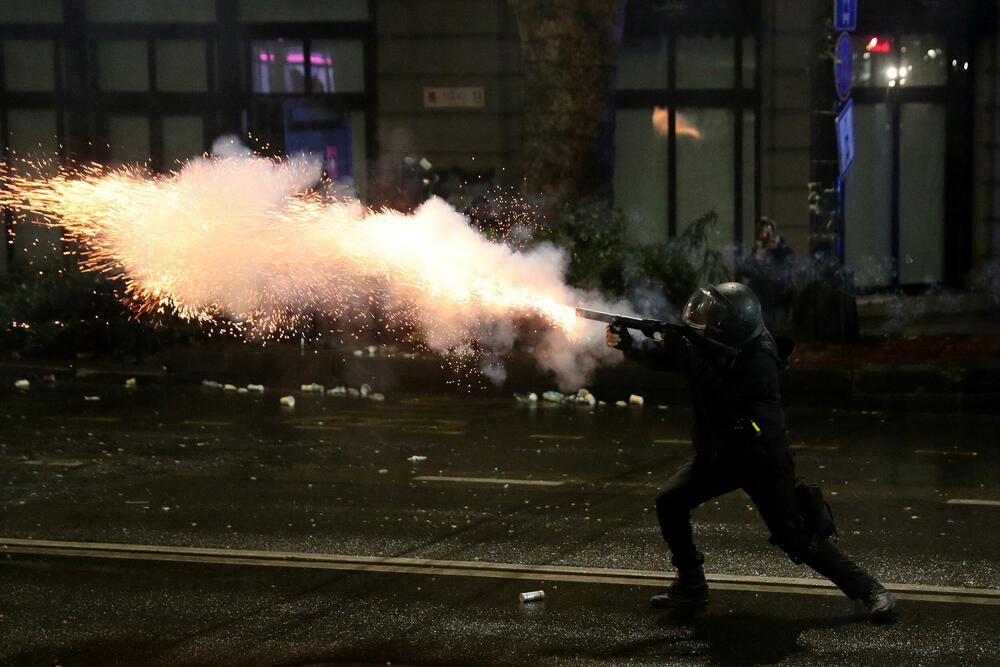 <p>Demonstranti zahtijevaju nove izbore i povratak ka evropskim integracijama</p>