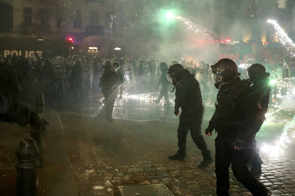 <p>Demonstranti zahtijevaju nove izbore i povratak ka evropskim integracijama</p>