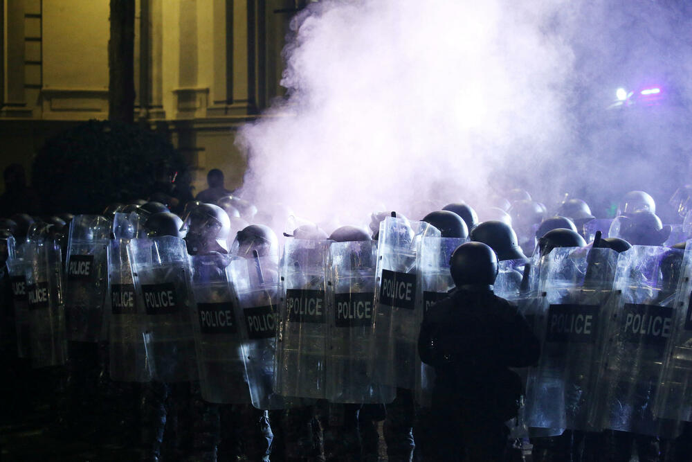 <p>Demonstranti zahtijevaju nove izbore i povratak ka evropskim integracijama</p>