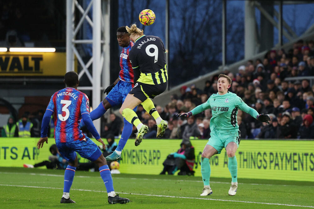 Haland pogađa moćnim udarcem glavom za 1:1, Foto: Reuters