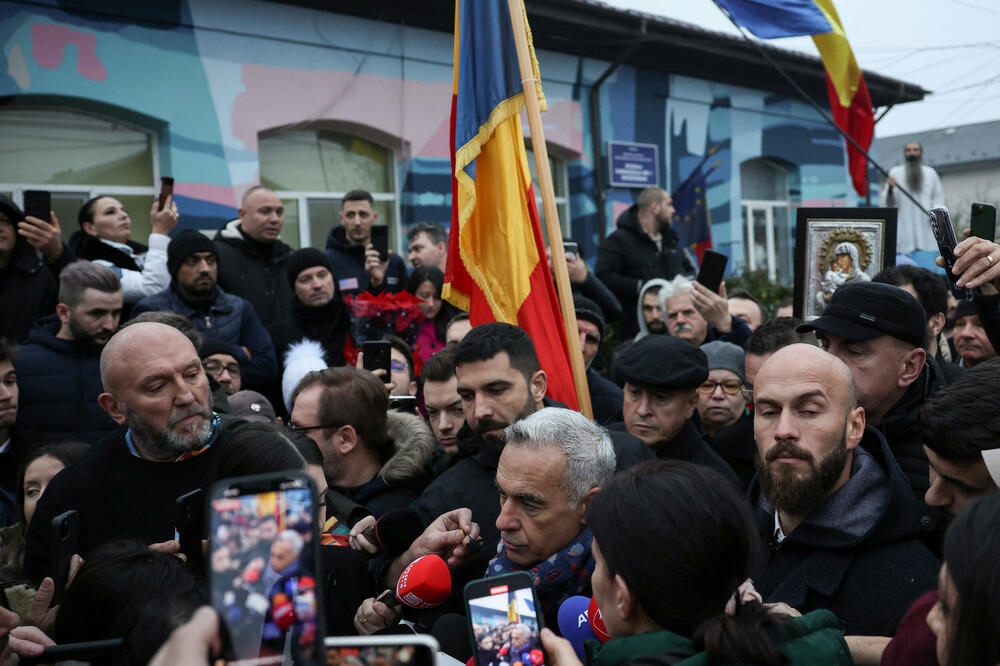 Georgesku sa pristalicama, Foto: Reuters