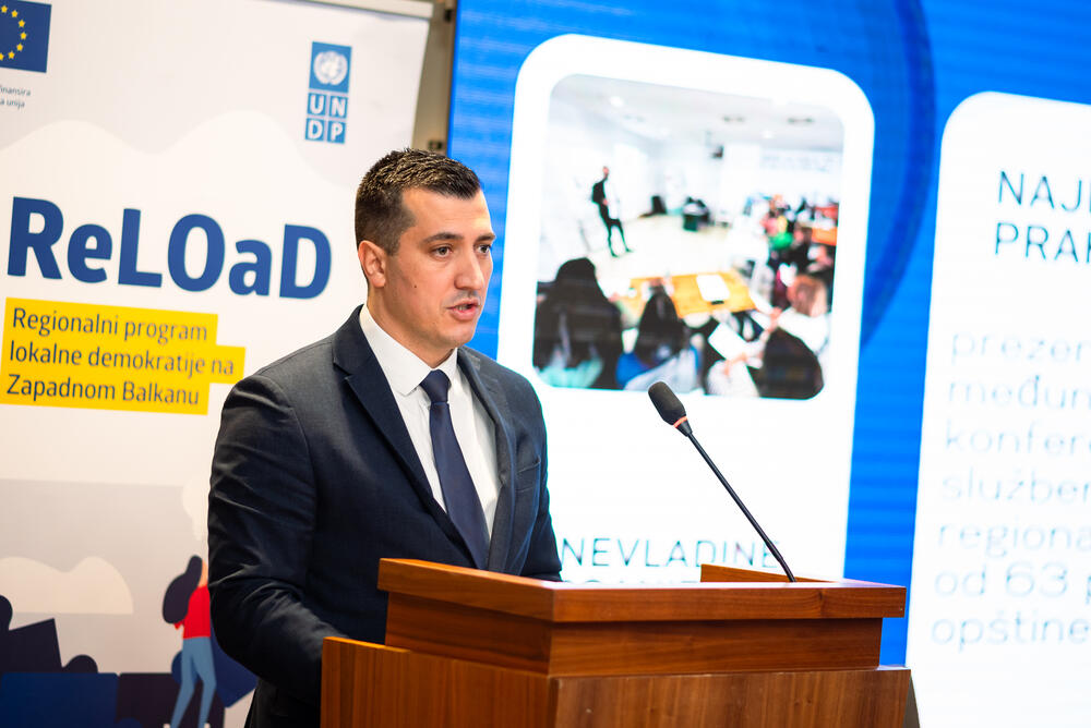 <p>Osvrćući se na postignuća programa, stalna predstavnica UNDP-a u Crnoj Gori Ekaterina Paniklova rekla je da je kroz dva javna poziva podržano 85 projekata koje vode NVO, uključujući više od 12 hiljada učesnika iz 14 opština</p>