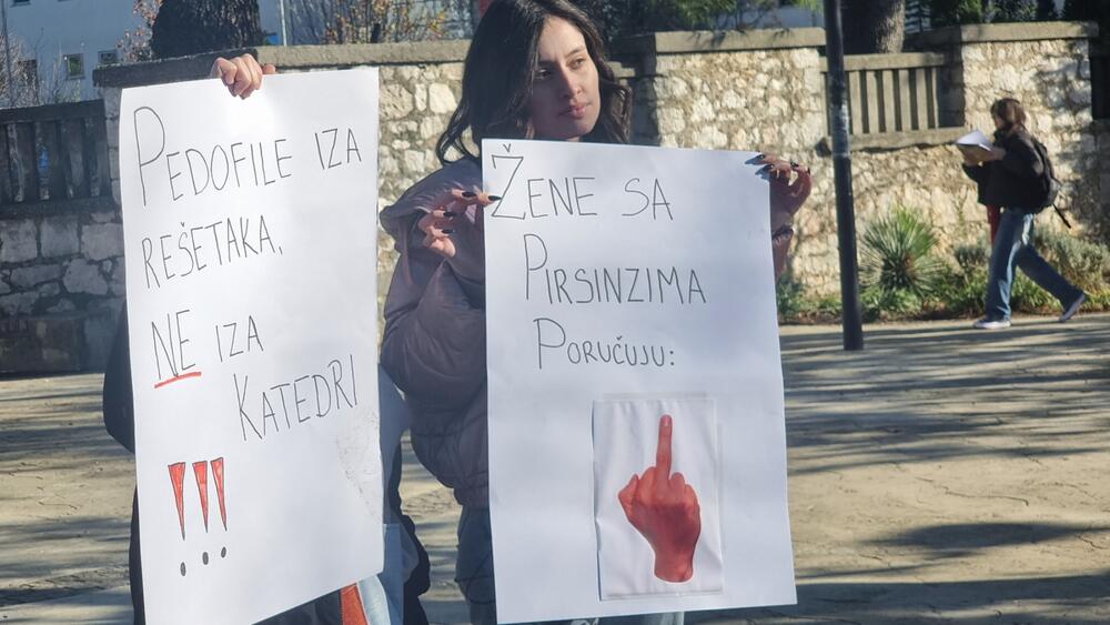 <p>Političar i suprug direktorice Gimnazije Jovan Vučurović kazao okupljenima da "ako ima nekih problema riješiće ih"</p>