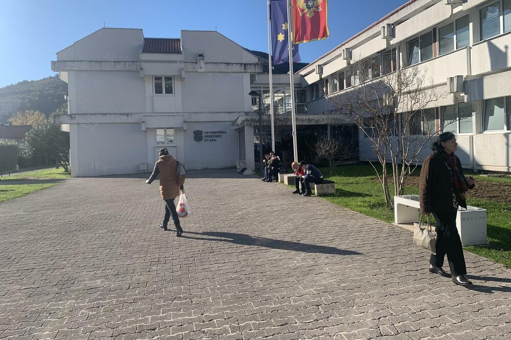 Preglomazna administracija: Zgrada Opštine Budva, Foto: Vuk Lajović