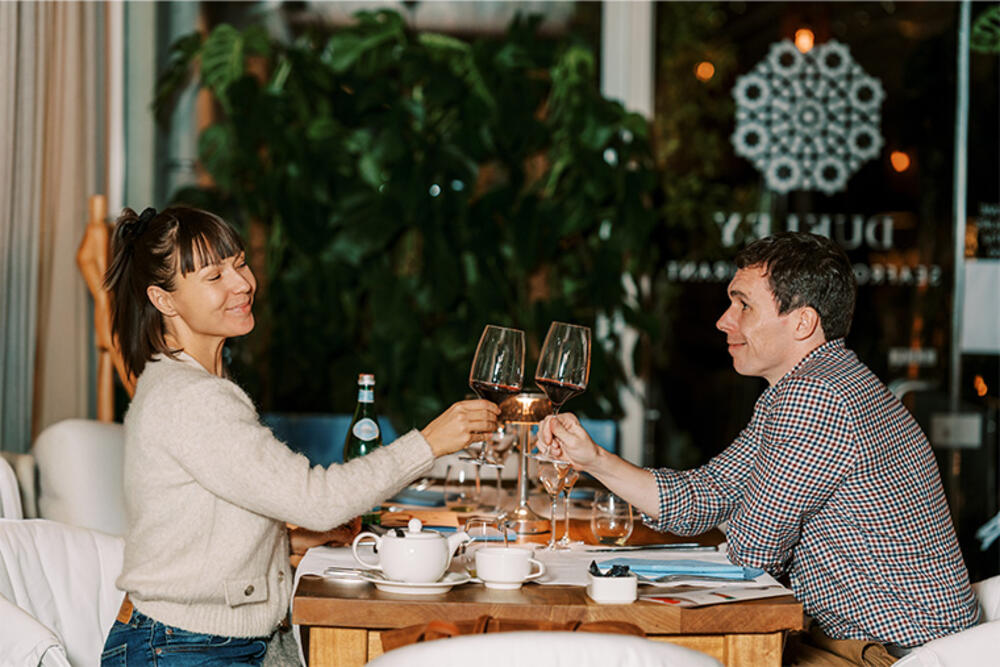 <p><em>Nakon izuzetnog uspjeha prethodnog događaja, na kojem su ljubitelji vina i vrhunske gastronomije imali priliku da istraže bogatstvo francuskih vina u kombinaciji sa pomno osmišljenim specijalitetima, Dukley Seafront restoran sa zadovoljstvom najavljuje nastavak ovog vinskog putovanja. Ovog puta, gosti će imati priliku da saznaju više o italijanskim vinima kroz novi događaj koji će se održati u prepoznatljivom ambijentu Seafront restorana.</em></p>