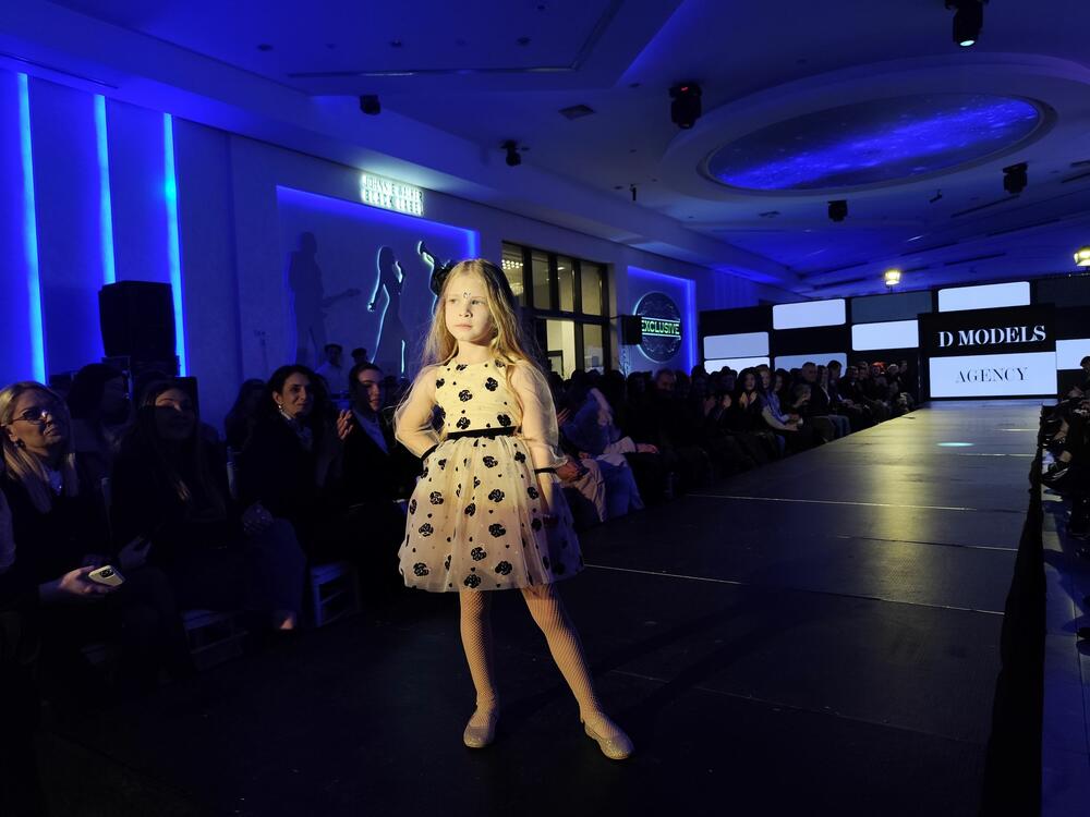 <p>„D models“ agencija u Nikšiću organizovala modni događaj „Fashion runway“ – učešće uzelo šest kreatorki</p>