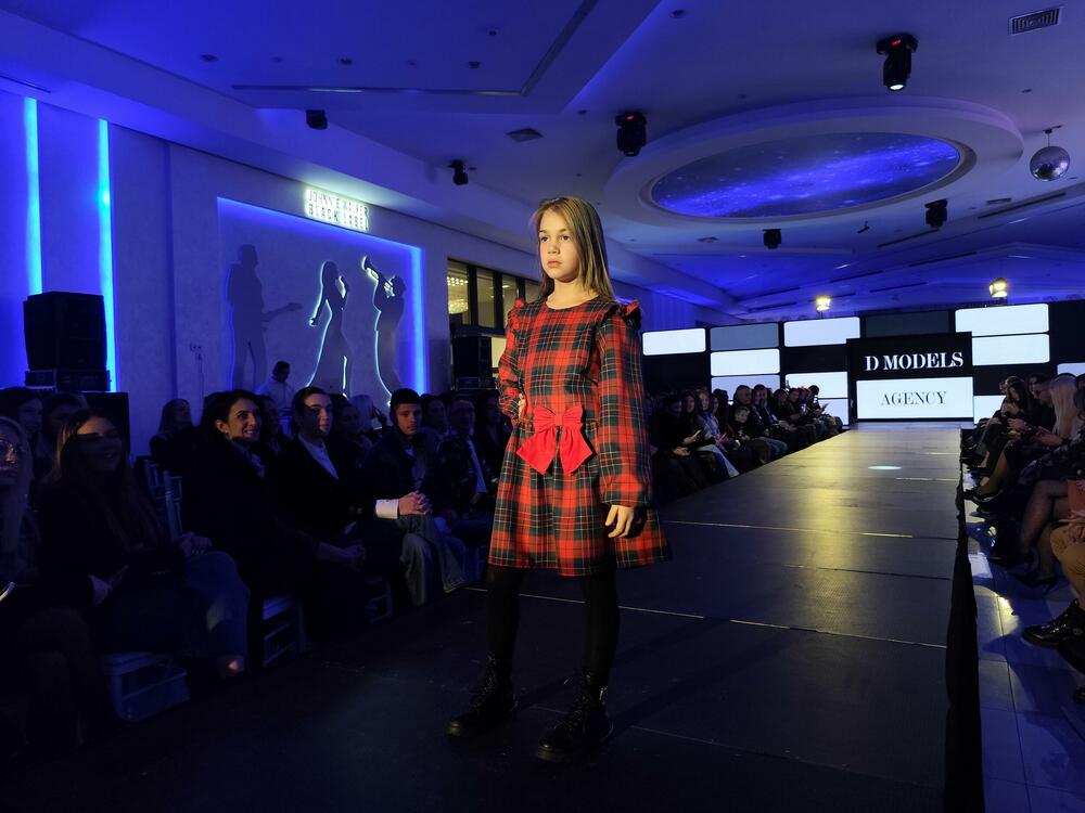 <p>„D models“ agencija u Nikšiću organizovala modni događaj „Fashion runway“ – učešće uzelo šest kreatorki</p>