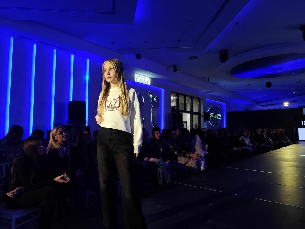 <p>„D models“ agencija u Nikšiću organizovala modni događaj „Fashion runway“ – učešće uzelo šest kreatorki</p>