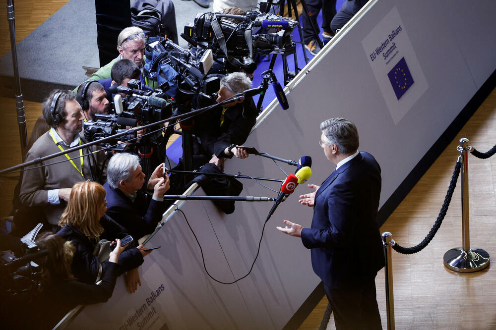 Plenković se obraća novinarima u Briselu, Foto: Reuters