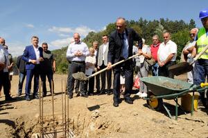 Zgrada za penzionere u Pljevljima još nije odmakla od zemljanih...