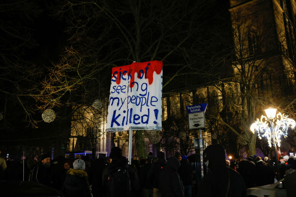 AfD je sinoć organizovao protestni skup ispred katedrale u Magdeburgu, Foto: Rojters