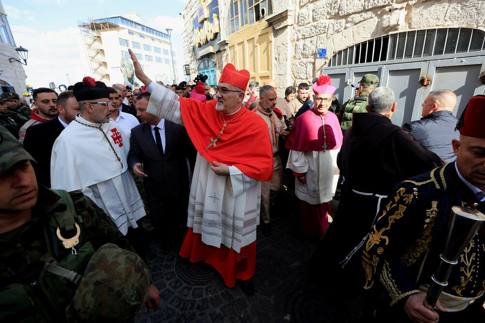 <p>Latinski patrijarh Pjerbatista Picabala, najviši rimokatolički sveštenik u Svetoj zemlji, primijetio je zatvorene prodavnice i prazne ulice i izrazio nadu da će sljedeće godine biti bolje</p>