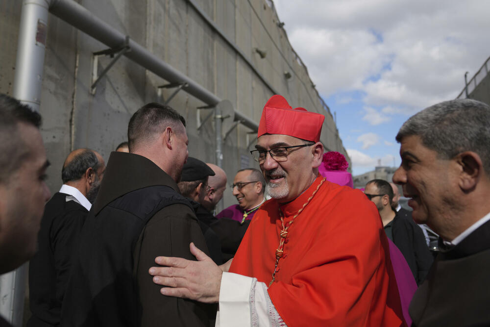 <p>Latinski patrijarh Pjerbatista Picabala, najviši rimokatolički sveštenik u Svetoj zemlji, primijetio je zatvorene prodavnice i prazne ulice i izrazio nadu da će sljedeće godine biti bolje</p>