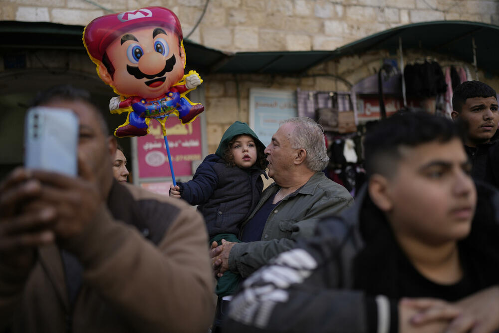 <p>Latinski patrijarh Pjerbatista Picabala, najviši rimokatolički sveštenik u Svetoj zemlji, primijetio je zatvorene prodavnice i prazne ulice i izrazio nadu da će sljedeće godine biti bolje</p>