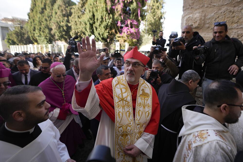 <p>Latinski patrijarh Pjerbatista Picabala, najviši rimokatolički sveštenik u Svetoj zemlji, primijetio je zatvorene prodavnice i prazne ulice i izrazio nadu da će sljedeće godine biti bolje</p>