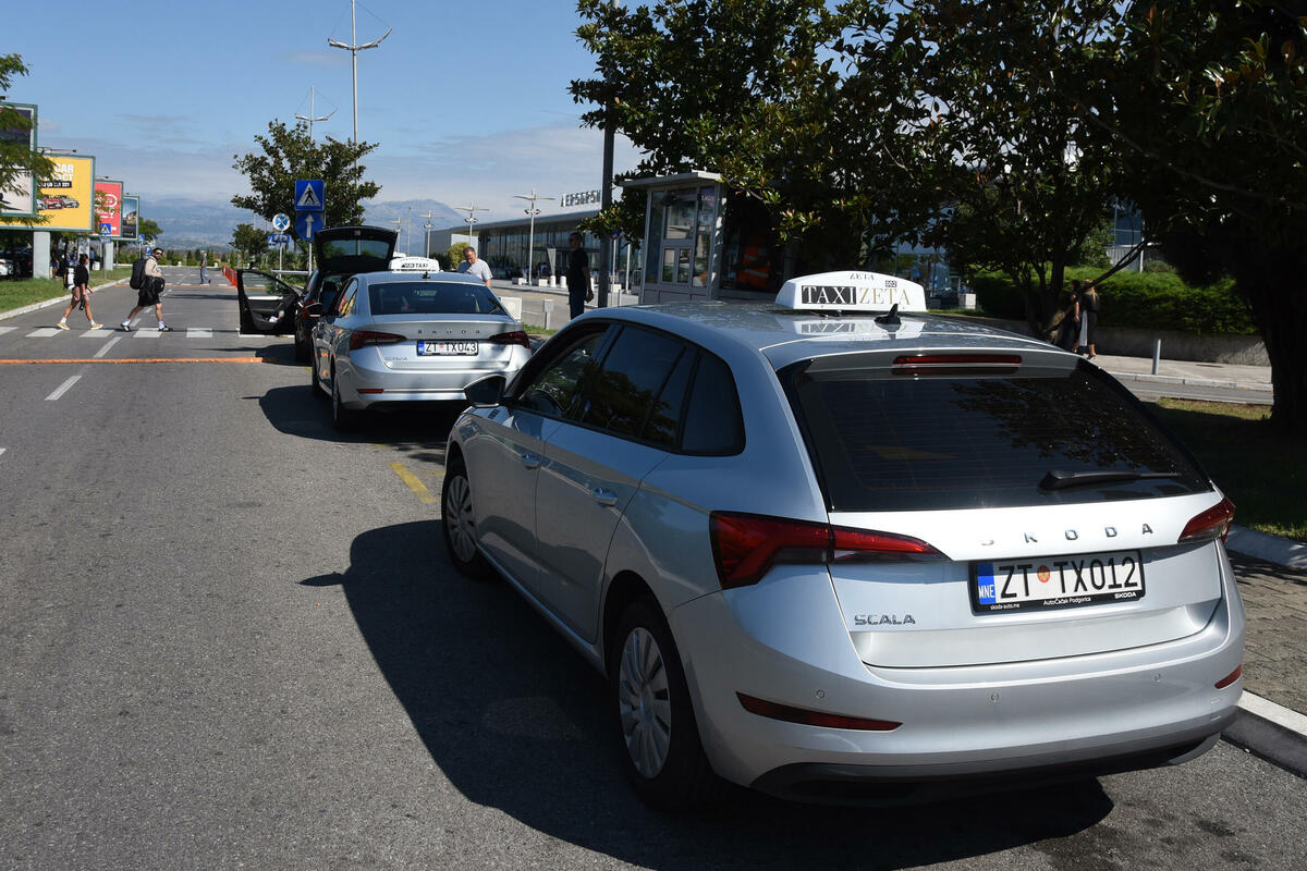 Traže zakupce za 24 taksi mjesta na Aerodromu Podgorica