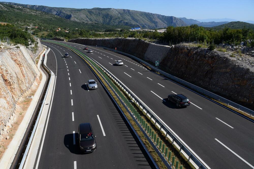 Kinezi gradili, kod Kineza se i zadužili: dionica auto-puta od Smokovca do Mateševa, Foto: BORIS PEJOVIC