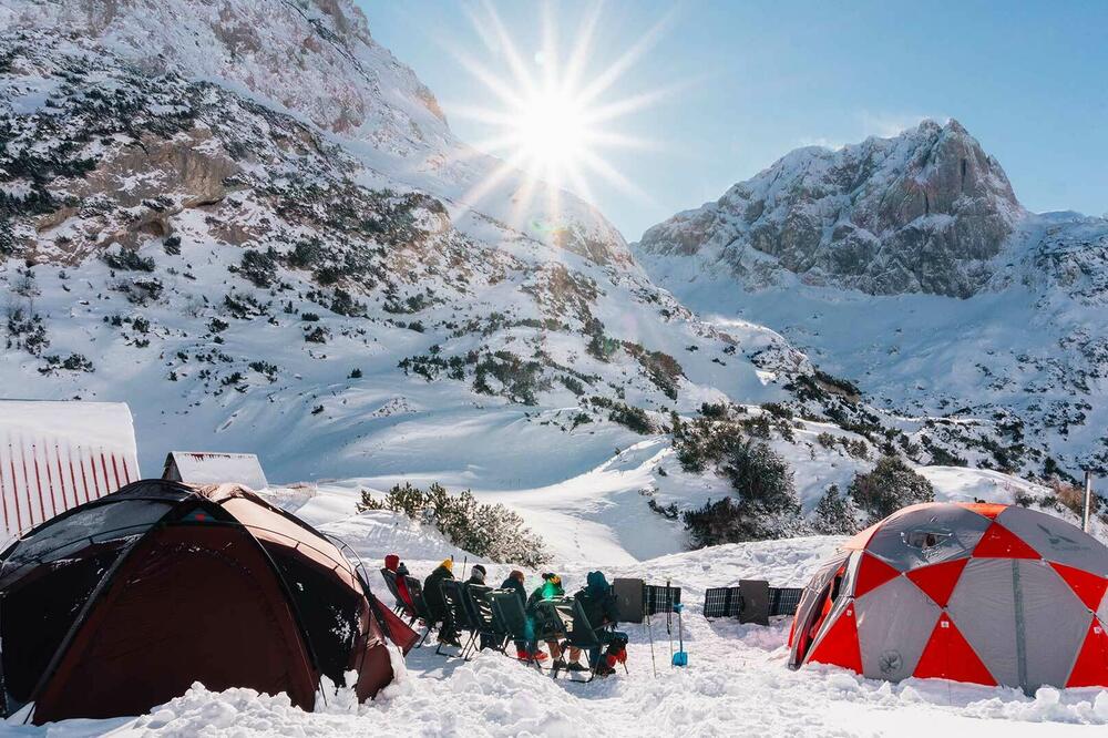 Fotografija kojom se na sajtu privatne kompanije reklamira turistička ponuda, Foto: https://www.durmitorbasecamp.com/