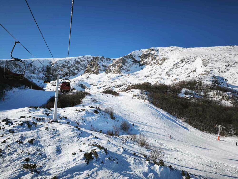 <p>Prema podacima Zavoda za hidrometeorologiju i seizmologiju (ZHMS) visina snijega u 7 časova na Žabljaku je bila 30 santimetara</p>