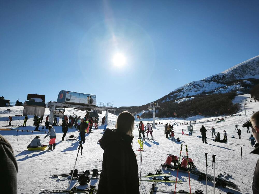 <p>Prema podacima Zavoda za hidrometeorologiju i seizmologiju (ZHMS) visina snijega u 7 časova na Žabljaku je bila 30 santimetara</p>