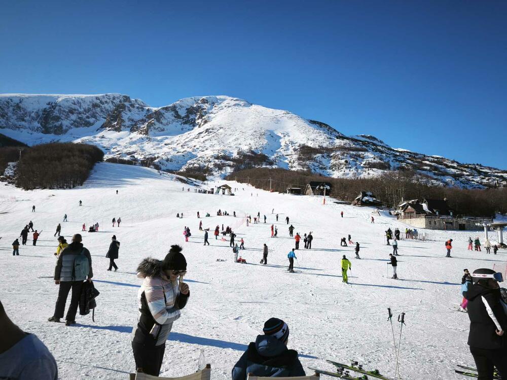 <p>Prema podacima Zavoda za hidrometeorologiju i seizmologiju (ZHMS) visina snijega u 7 časova na Žabljaku je bila 30 santimetara</p>