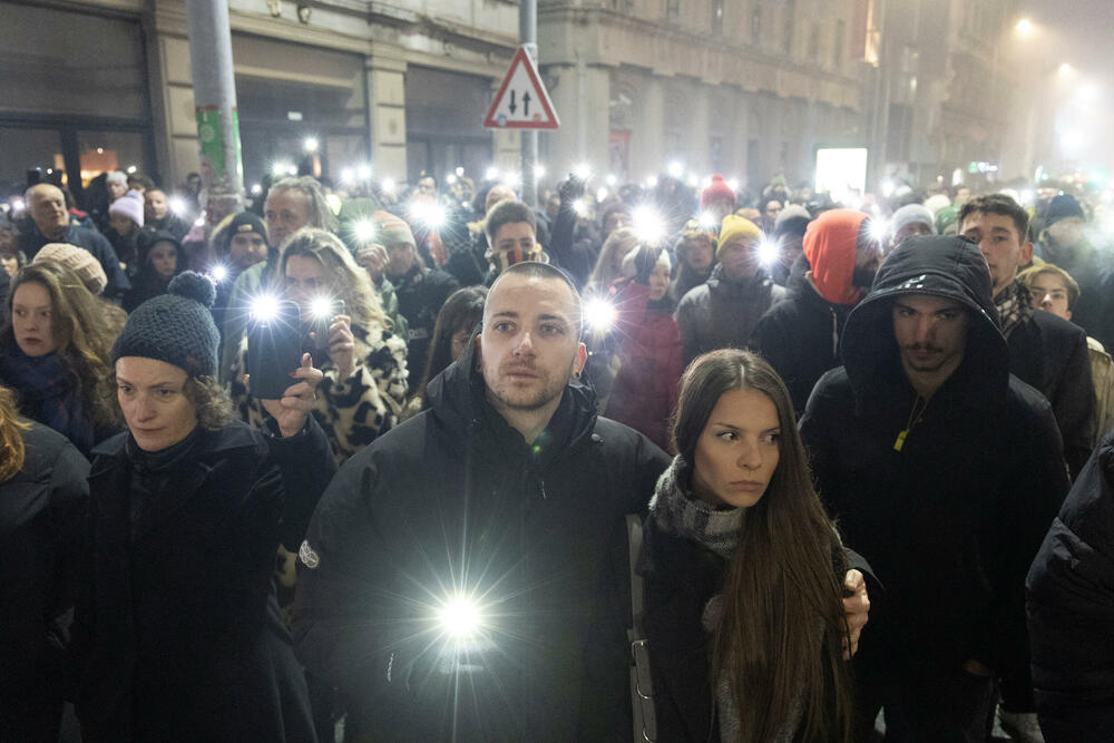 <p>"Nema šta da se slavi", uzvikivali su mladi u poruci prije početka protesta<br /> </p>