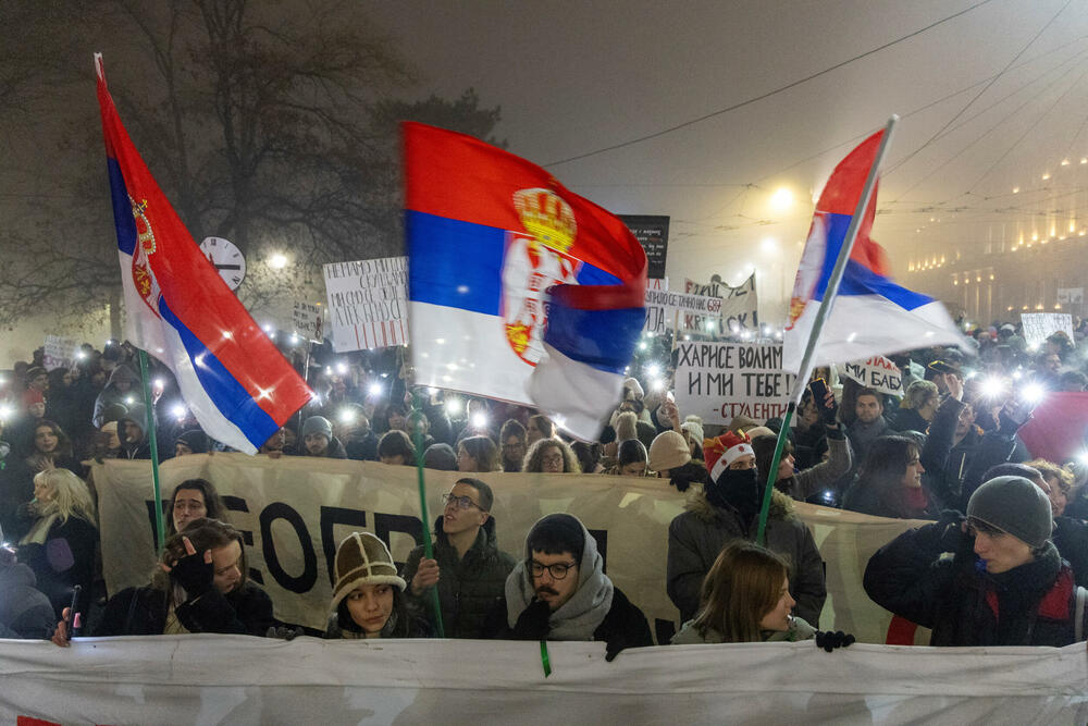 <p>"Nema šta da se slavi", uzvikivali su mladi u poruci prije početka protesta<br /> </p>