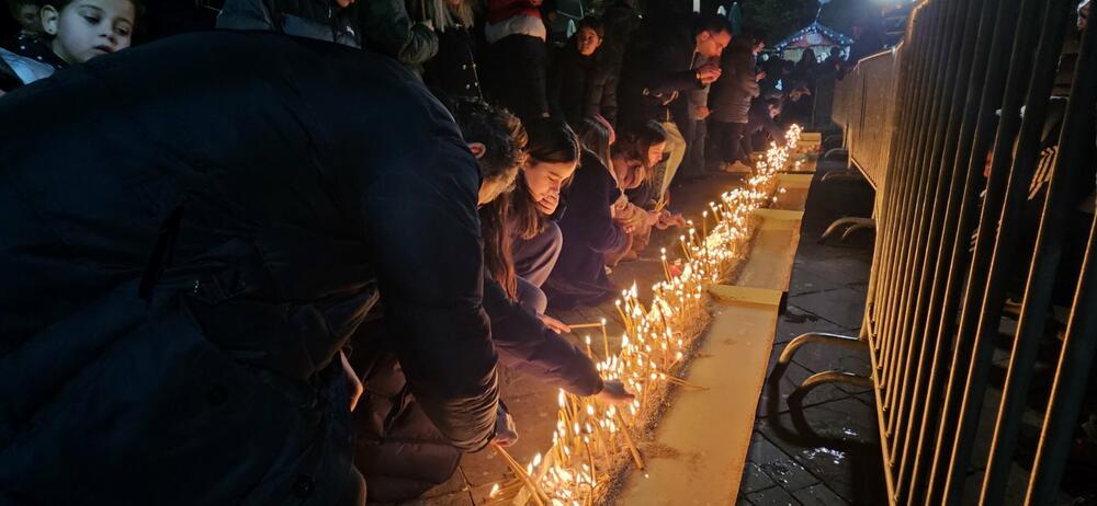 <p>U Podgoici otvorena i knjiga žalosti. I građani Danilovgrada palili svijeće za stradale na Cetinju</p>