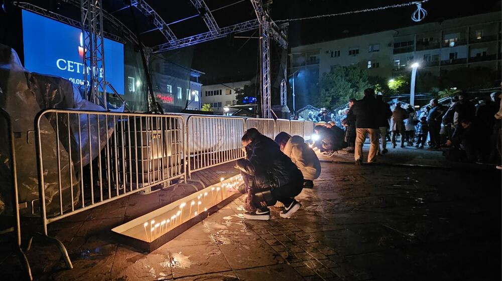 <p>U Podgoici otvorena i knjiga žalosti. I građani Danilovgrada palili svijeće za stradale na Cetinju</p>