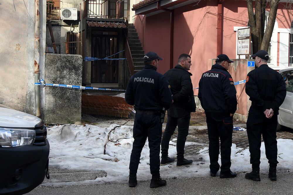 Policija ispred kafane na Cetinju gdje su ubijene četiri osobe (ilustracija), Foto: Luka Zeković