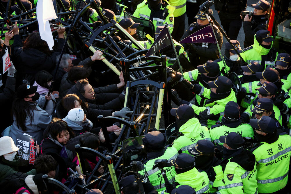 Demonstranti i policija