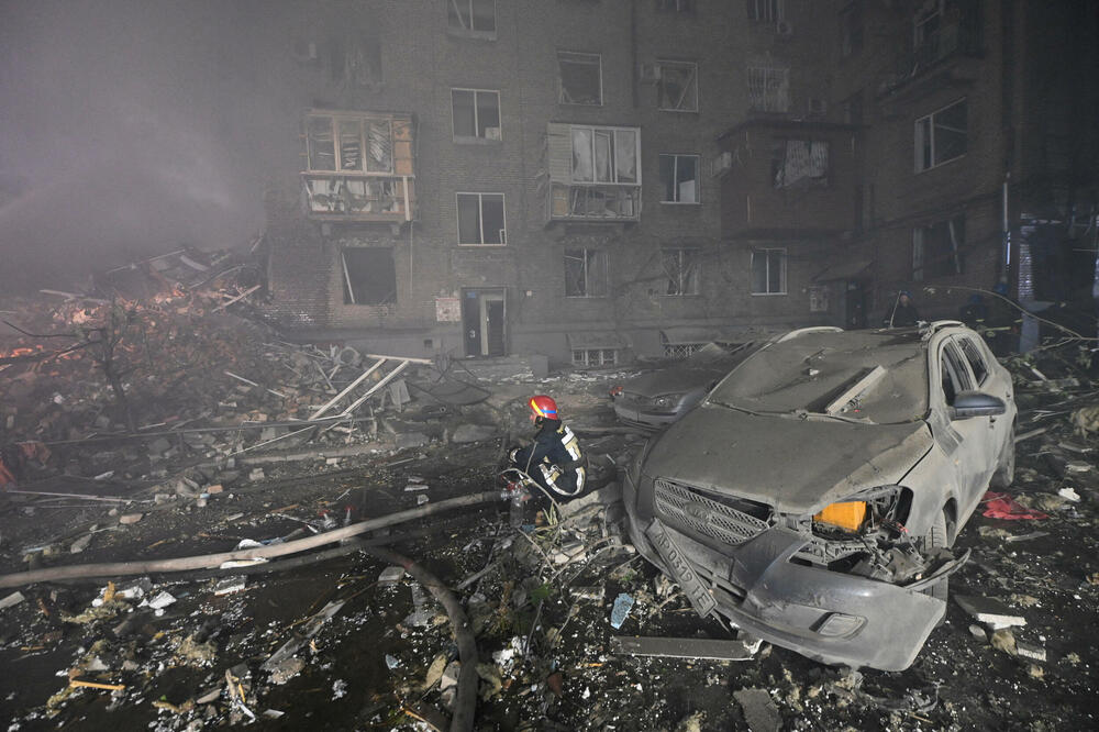 Stambena zgrada teško oštećene u ruskom raketnom napadu u Zaporožju, Foto: Reuters