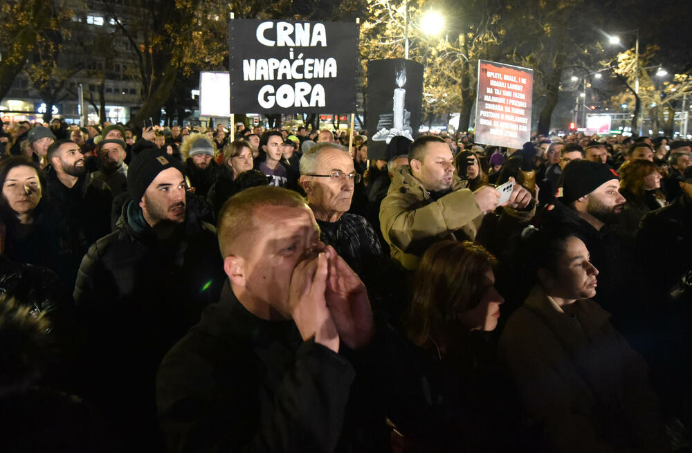 <p>Pogledajte fotografije sa protesta u Podgorici</p>