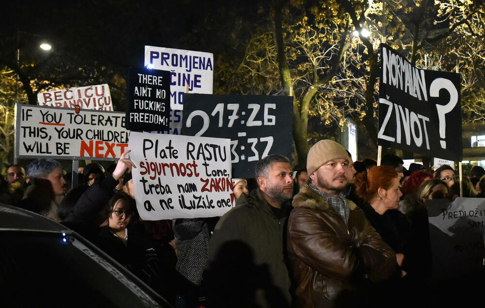 <p>Pogledajte fotografije sa protesta u Podgorici</p>