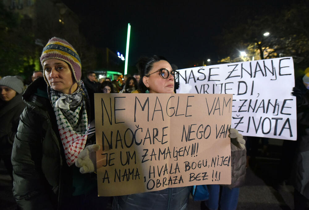 <p>Pogledajte fotografije sa protesta u Podgorici</p>