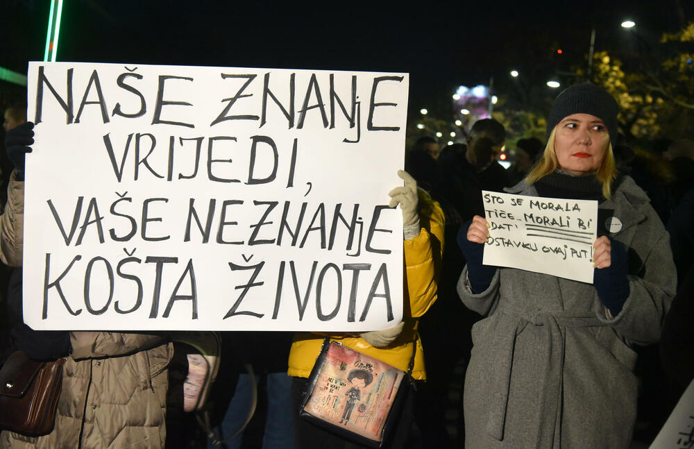 <p>Pogledajte fotografije sa protesta u Podgorici</p>