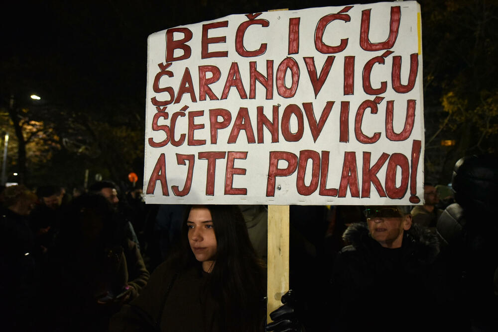 <p>Pogledajte fotografije sa protesta u Podgorici</p>