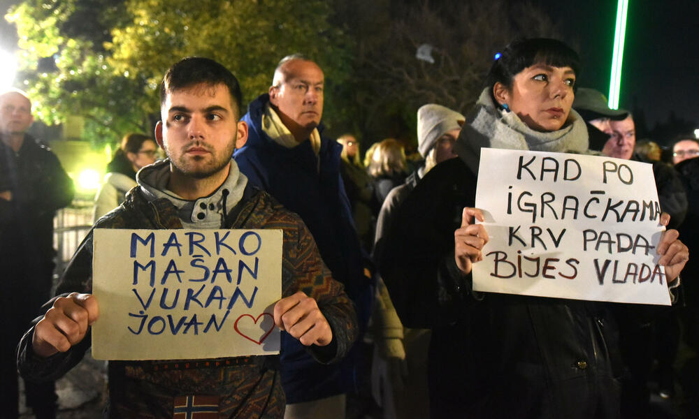 <p>Pogledajte fotografije sa protesta u Podgorici</p>