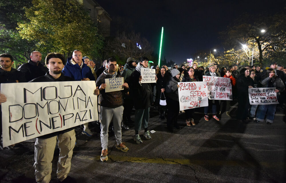 <p>Pogledajte fotografije sa protesta u Podgorici</p>