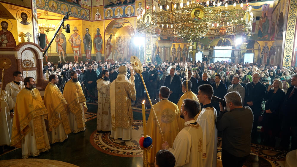 <p>Predsjednik Vlade Milojko Spajić je sinoć, u objavi na Iksu, saopštio da "zbog narušenog zdravstvenog stanja", ove godine neću prisustvovati liturgiji</p>