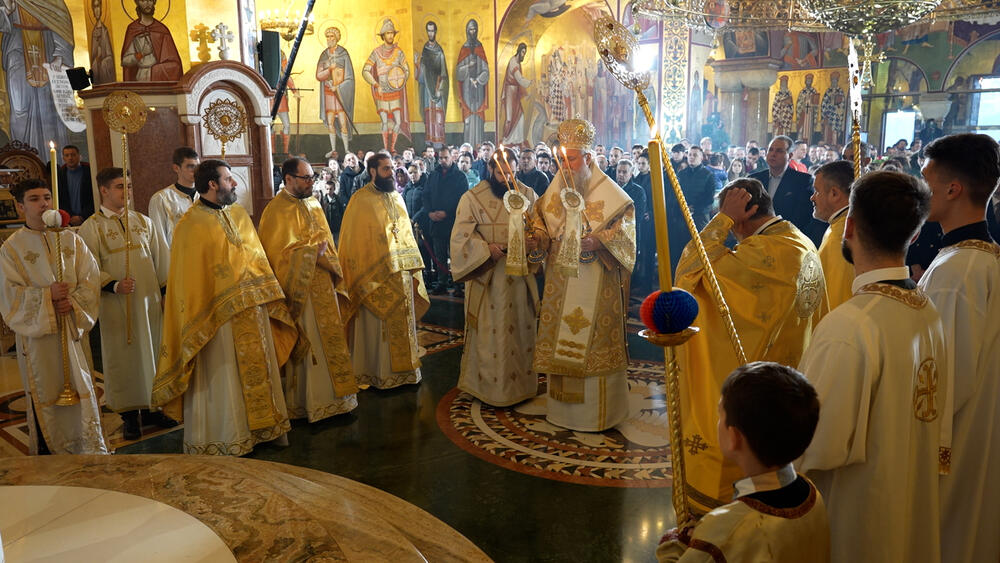 <p>Predsjednik Vlade Milojko Spajić je sinoć, u objavi na Iksu, saopštio da "zbog narušenog zdravstvenog stanja", ove godine neću prisustvovati liturgiji</p>