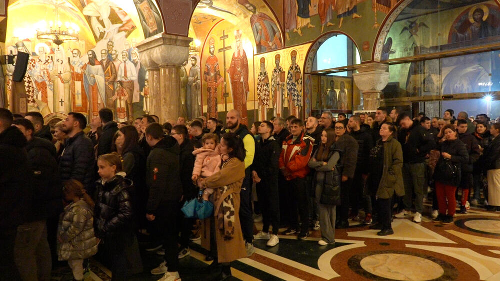 <p>Predsjednik Vlade Milojko Spajić je sinoć, u objavi na Iksu, saopštio da "zbog narušenog zdravstvenog stanja", ove godine neću prisustvovati liturgiji</p>