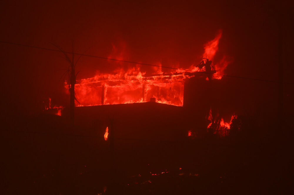 <p>U ovo doba godina, u toj oblasti duva vjetar poznat kao Santa Ana za koji meterolozi kažu da bi mogao da preraste u najgoru oluju posljednju deceniju</p>