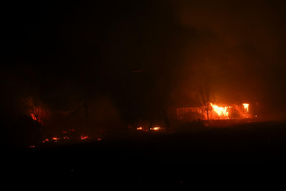 <p>U ovo doba godina, u toj oblasti duva vjetar poznat kao Santa Ana za koji meterolozi kažu da bi mogao da preraste u najgoru oluju posljednju deceniju</p>