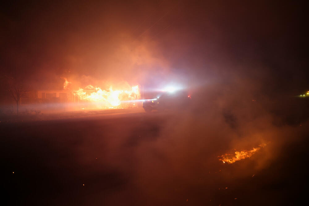 <p>U ovo doba godina, u toj oblasti duva vjetar poznat kao Santa Ana za koji meterolozi kažu da bi mogao da preraste u najgoru oluju posljednju deceniju</p>