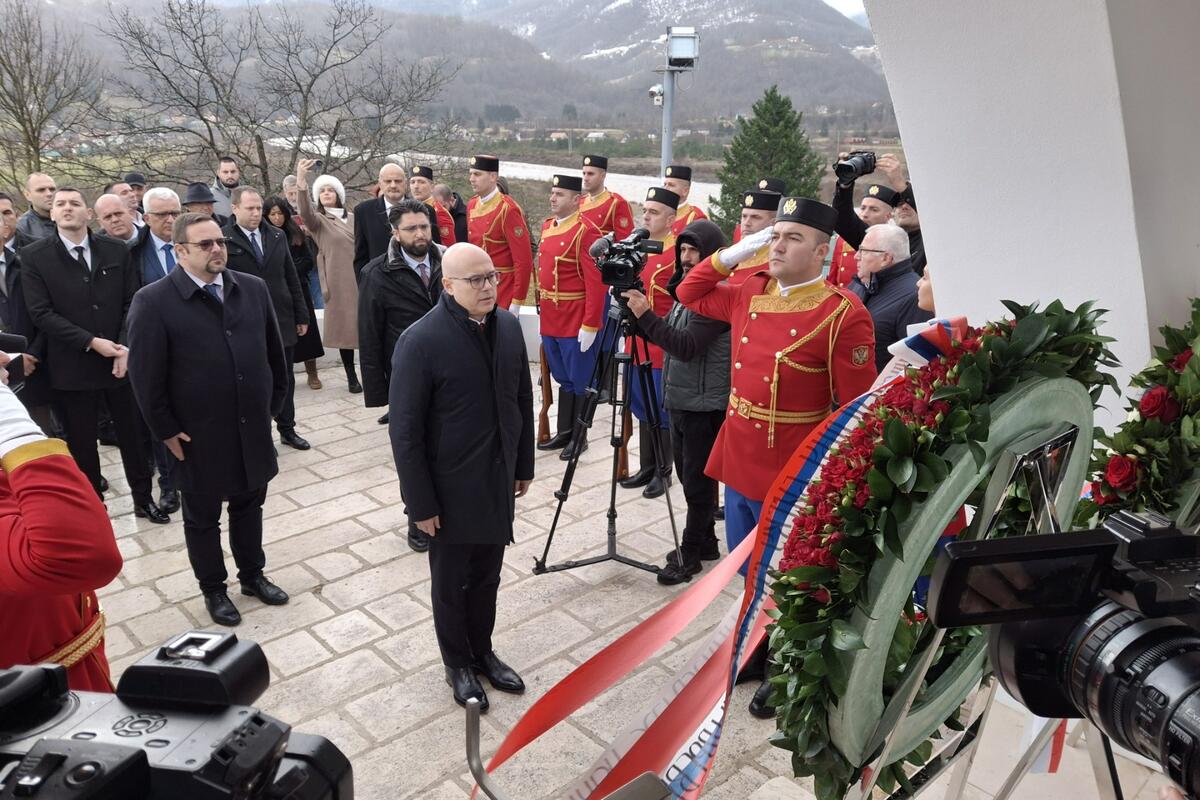 Monitor: Vučićev premijer u Mojkovcu mimo protokola - novo sijanje magle i nepoštovanja