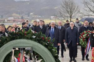 Vučević, Mandić i delegacija Opštine Mojkovac položili vijenac na...