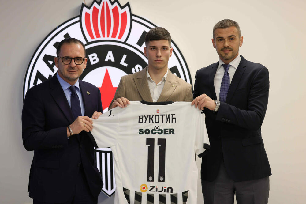 Vukotić sa Predragom Mijatovićem i Dankom Lazovićem, Foto: FK Partizan