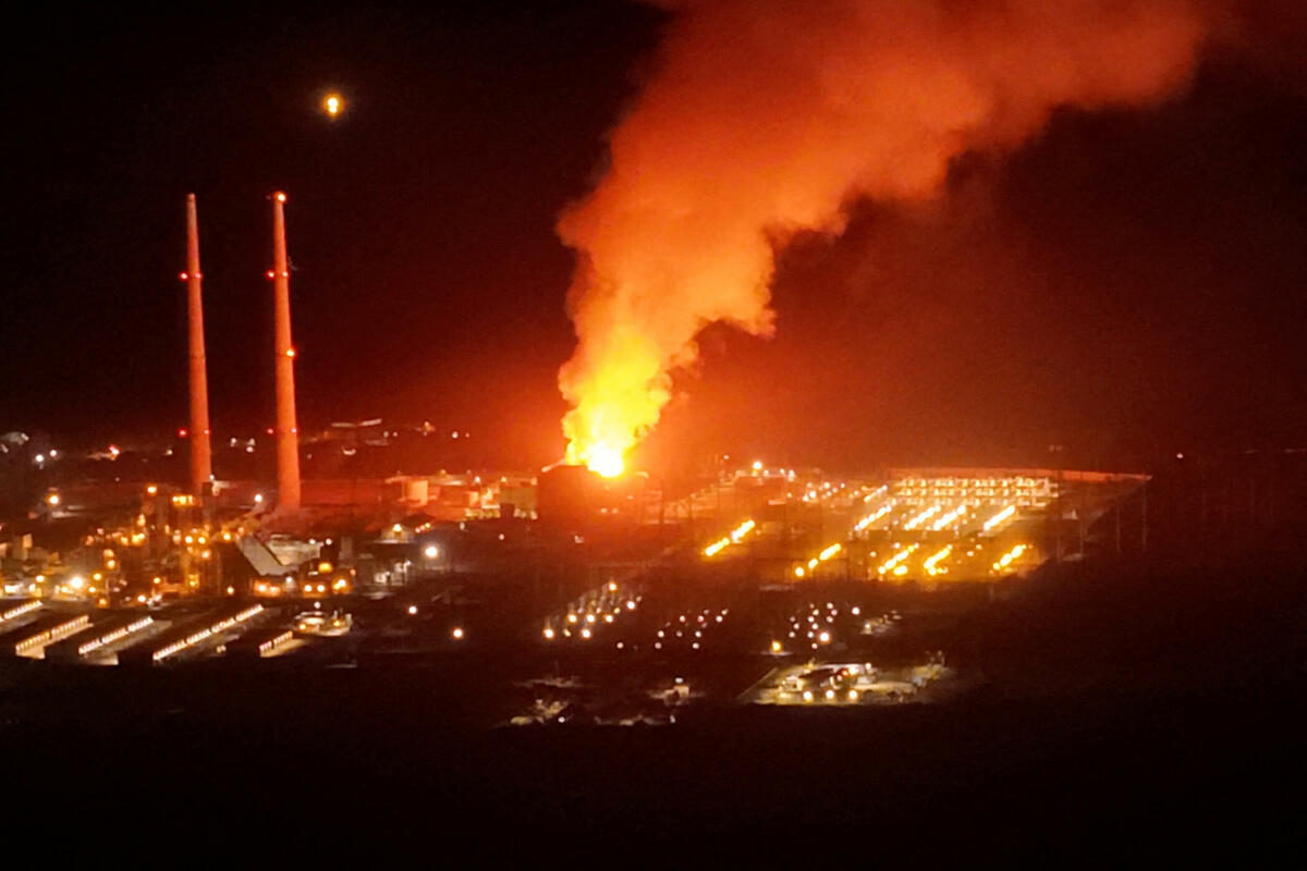 Stotine ljudi evakuisano zbog požara u ogromnom postrojenju za skladištenje baterija u Kaliforniji