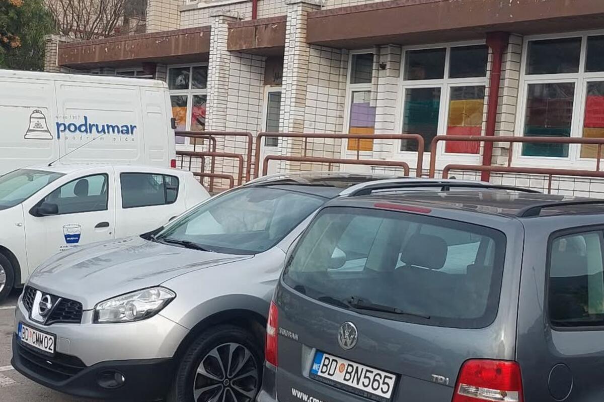 Budva: Profesori počeli polugodište protestom, propusnice za parking samo njima ukinute